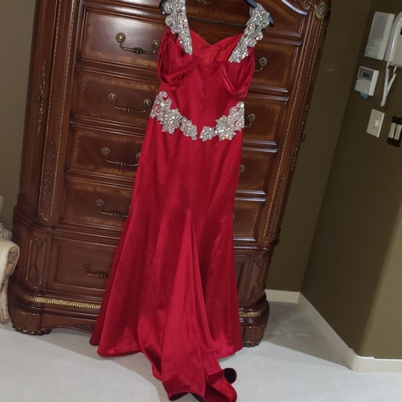 Red intricate detail Evening Gown - Picture 6 of 7